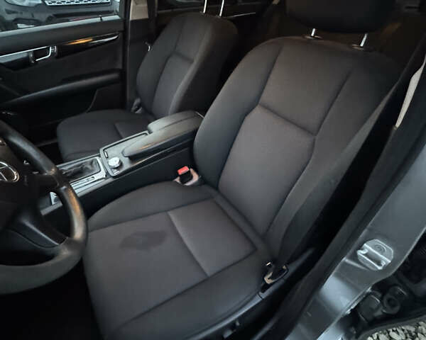 Серый Мерседес Ц-Класс, объемом двигателя 2.14 л и пробегом 243 тыс. км за 10900 $, фото 20 на Automoto.ua