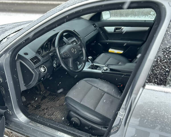 Серый Мерседес Ц-Класс, объемом двигателя 1.8 л и пробегом 133 тыс. км за 9550 $, фото 10 на Automoto.ua