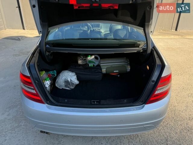 Серый Мерседес Ц-Класс, объемом двигателя 2.2 л и пробегом 152 тыс. км за 11500 $, фото 12 на Automoto.ua