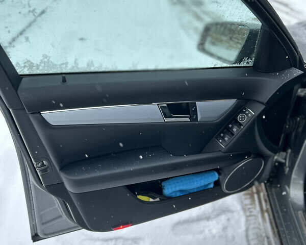 Серый Мерседес Ц-Класс, объемом двигателя 1.8 л и пробегом 133 тыс. км за 9550 $, фото 9 на Automoto.ua