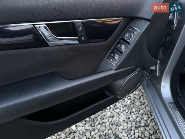 Серый Мерседес Ц-Класс, объемом двигателя 2.14 л и пробегом 243 тыс. км за 10900 $, фото 18 на Automoto.ua