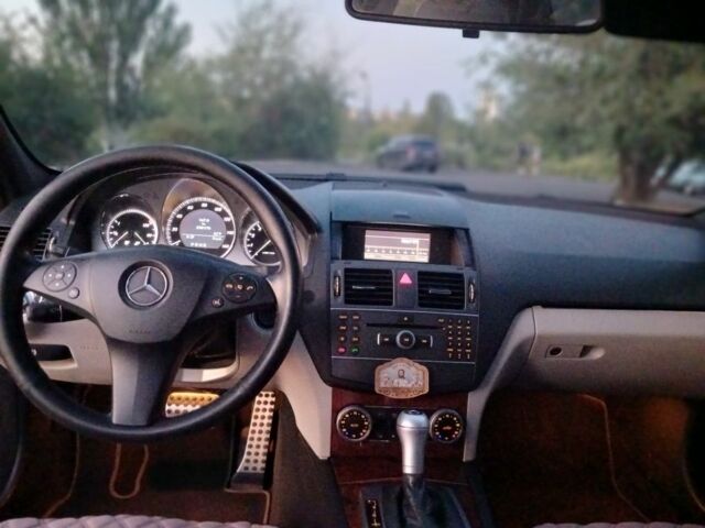 Сірий Мерседес Ц-Клас, об'ємом двигуна 3 л та пробігом 258 тис. км за 9500 $, фото 12 на Automoto.ua