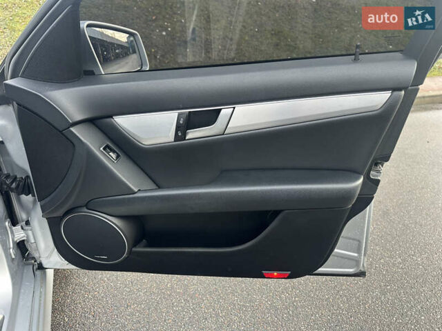Серый Мерседес Ц-Класс, объемом двигателя 1.8 л и пробегом 236 тыс. км за 11500 $, фото 27 на Automoto.ua