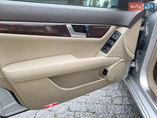 Серый Мерседес Ц-Класс, объемом двигателя 1.8 л и пробегом 209 тыс. км за 11500 $, фото 22 на Automoto.ua