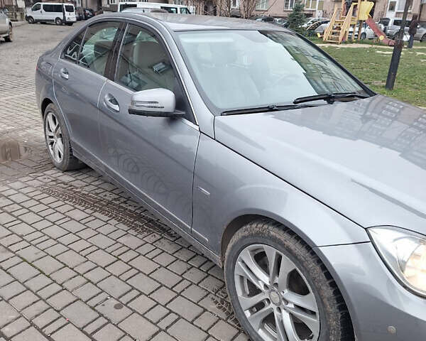 Серый Мерседес Ц-Класс, объемом двигателя 2.15 л и пробегом 243 тыс. км за 10900 $, фото 3 на Automoto.ua