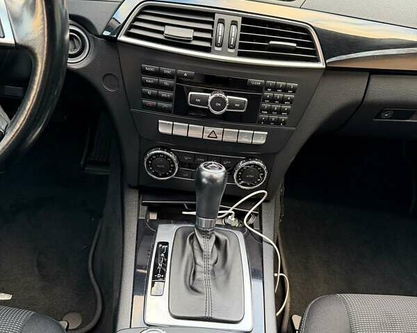 Серый Мерседес Ц-Класс, объемом двигателя 1.8 л и пробегом 165 тыс. км за 11500 $, фото 15 на Automoto.ua