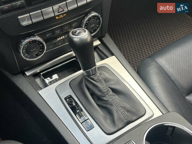 Серый Мерседес Ц-Класс, объемом двигателя 1.8 л и пробегом 236 тыс. км за 11500 $, фото 43 на Automoto.ua