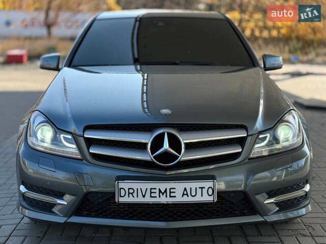 Серый Мерседес Ц-Класс, объемом двигателя 1.8 л и пробегом 207 тыс. км за 10399 $, фото 1 на Automoto.ua