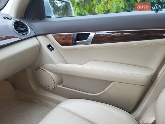 Серый Мерседес Ц-Класс, объемом двигателя 1.8 л и пробегом 209 тыс. км за 11500 $, фото 17 на Automoto.ua