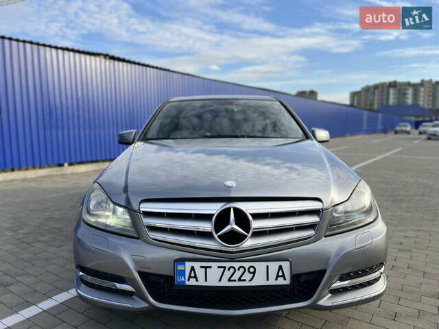 Серый Мерседес Ц-Класс, объемом двигателя 1.8 л и пробегом 243 тыс. км за 9000 $, фото 1 на Automoto.ua