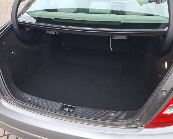 Серый Мерседес Ц-Класс, объемом двигателя 2.15 л и пробегом 243 тыс. км за 10900 $, фото 1 на Automoto.ua