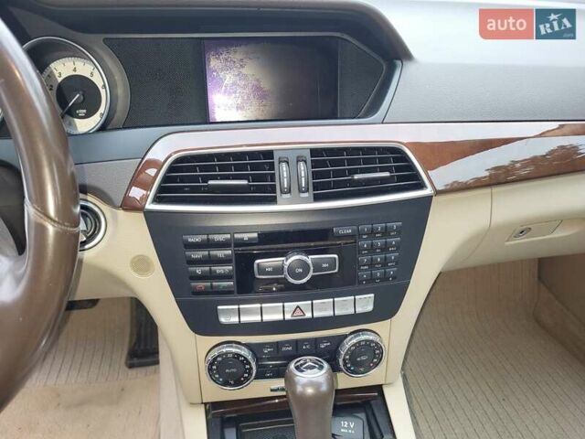 Серый Мерседес Ц-Класс, объемом двигателя 1.8 л и пробегом 209 тыс. км за 11500 $, фото 16 на Automoto.ua