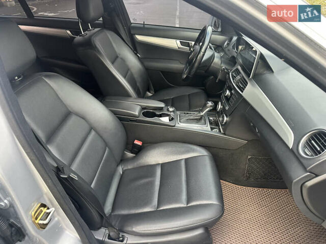 Серый Мерседес Ц-Класс, объемом двигателя 1.8 л и пробегом 236 тыс. км за 11500 $, фото 29 на Automoto.ua