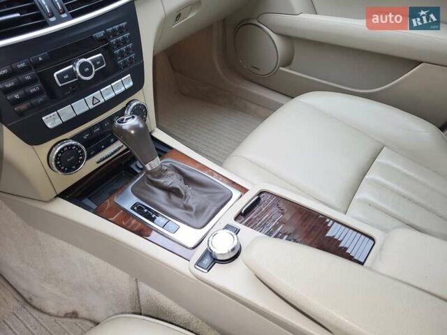 Серый Мерседес Ц-Класс, объемом двигателя 1.8 л и пробегом 209 тыс. км за 11500 $, фото 20 на Automoto.ua