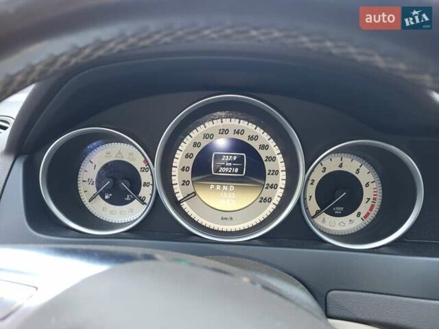 Серый Мерседес Ц-Класс, объемом двигателя 1.8 л и пробегом 209 тыс. км за 11500 $, фото 14 на Automoto.ua