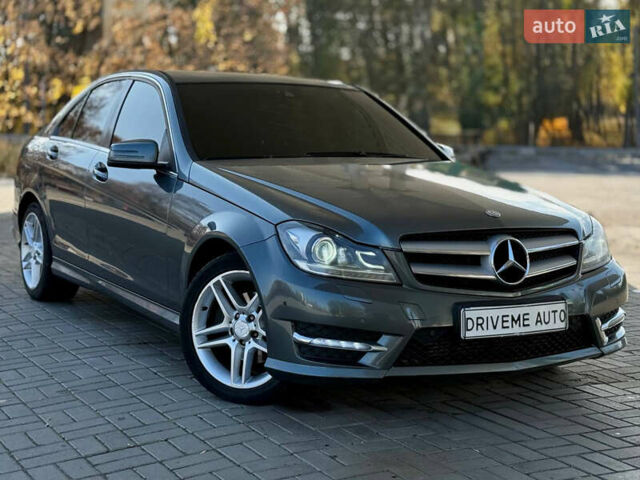 Серый Мерседес Ц-Класс, объемом двигателя 1.8 л и пробегом 207 тыс. км за 10399 $, фото 2 на Automoto.ua