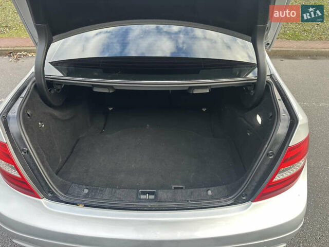 Серый Мерседес Ц-Класс, объемом двигателя 1.8 л и пробегом 236 тыс. км за 11500 $, фото 23 на Automoto.ua