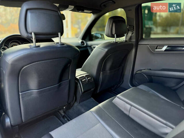 Серый Мерседес Ц-Класс, объемом двигателя 1.8 л и пробегом 207 тыс. км за 10399 $, фото 13 на Automoto.ua