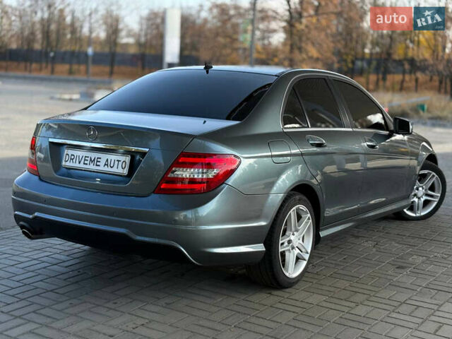 Серый Мерседес Ц-Класс, объемом двигателя 1.8 л и пробегом 207 тыс. км за 10399 $, фото 4 на Automoto.ua