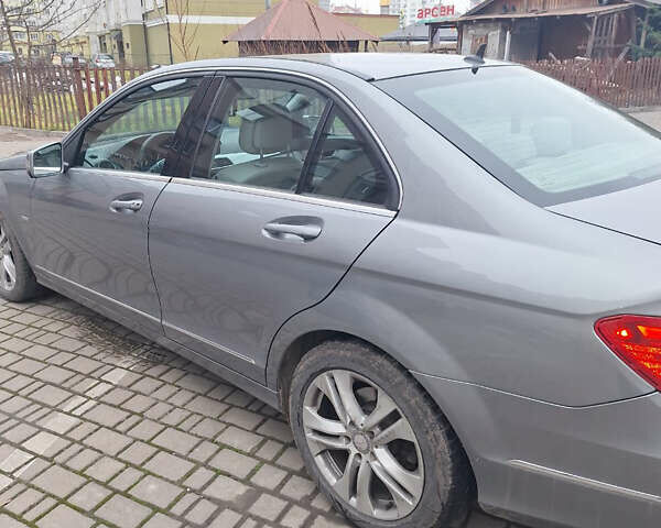 Серый Мерседес Ц-Класс, объемом двигателя 2.15 л и пробегом 243 тыс. км за 10900 $, фото 8 на Automoto.ua