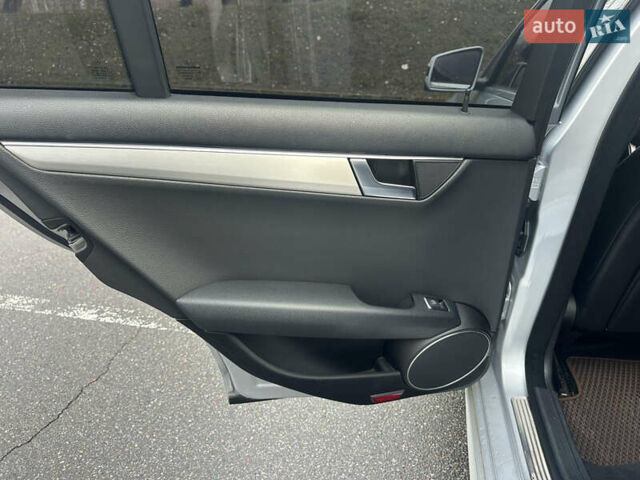 Серый Мерседес Ц-Класс, объемом двигателя 1.8 л и пробегом 236 тыс. км за 11500 $, фото 20 на Automoto.ua