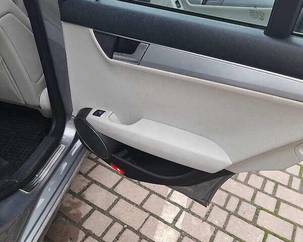 Серый Мерседес Ц-Класс, объемом двигателя 2.15 л и пробегом 243 тыс. км за 10900 $, фото 12 на Automoto.ua