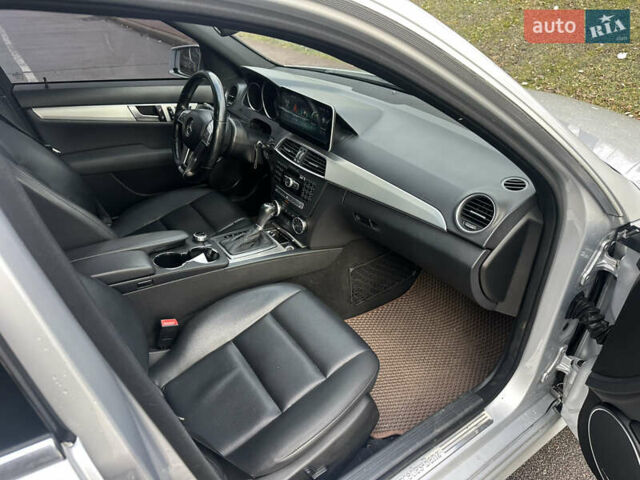 Серый Мерседес Ц-Класс, объемом двигателя 1.8 л и пробегом 236 тыс. км за 11500 $, фото 28 на Automoto.ua