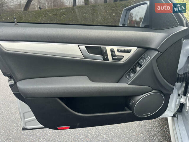 Серый Мерседес Ц-Класс, объемом двигателя 1.8 л и пробегом 236 тыс. км за 11500 $, фото 15 на Automoto.ua