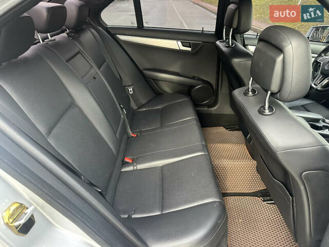 Серый Мерседес Ц-Класс, объемом двигателя 1.8 л и пробегом 236 тыс. км за 11500 $, фото 26 на Automoto.ua