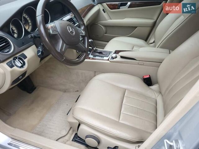 Серый Мерседес Ц-Класс, объемом двигателя 1.8 л и пробегом 209 тыс. км за 11500 $, фото 18 на Automoto.ua
