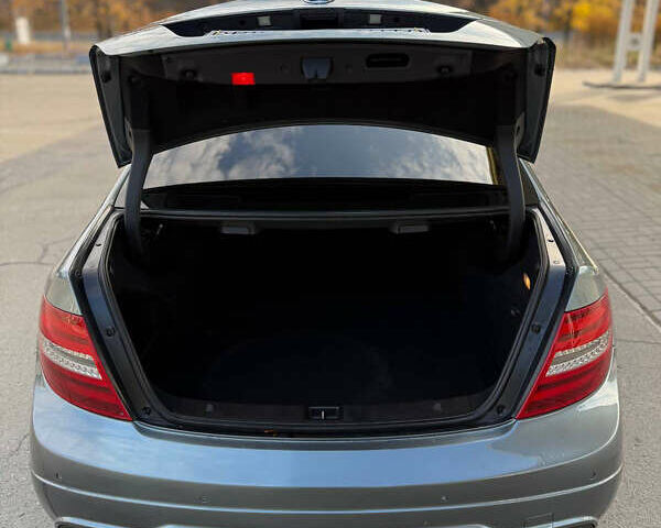 Серый Мерседес Ц-Класс, объемом двигателя 1.8 л и пробегом 207 тыс. км за 10399 $, фото 36 на Automoto.ua