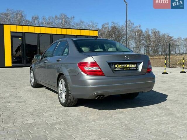 Сірий Мерседес Ц-Клас, об'ємом двигуна 2.15 л та пробігом 243 тис. км за 10800 $, фото 4 на Automoto.ua