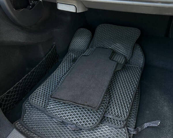 Серый Мерседес Ц-Класс, объемом двигателя 1.8 л и пробегом 207 тыс. км за 10399 $, фото 37 на Automoto.ua