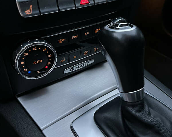 Серый Мерседес Ц-Класс, объемом двигателя 2.2 л и пробегом 220 тыс. км за 15300 $, фото 27 на Automoto.ua