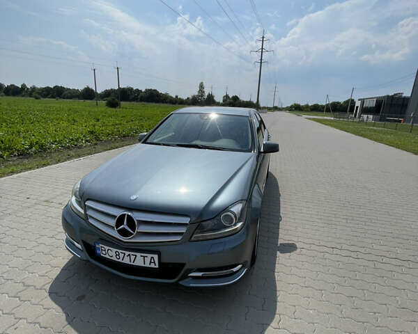 Сірий Мерседес Ц-Клас, об'ємом двигуна 2.14 л та пробігом 160 тис. км за 14000 $, фото 2 на Automoto.ua