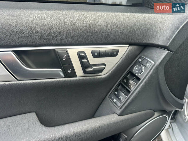 Серый Мерседес Ц-Класс, объемом двигателя 1.8 л и пробегом 236 тыс. км за 11500 $, фото 16 на Automoto.ua