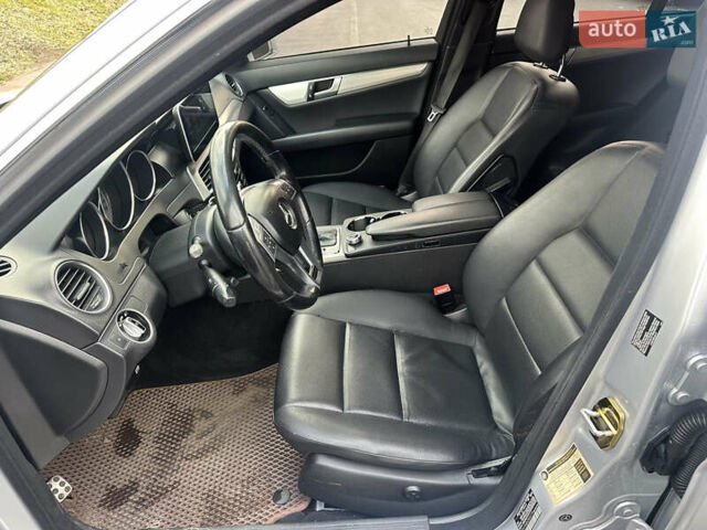 Серый Мерседес Ц-Класс, объемом двигателя 1.8 л и пробегом 236 тыс. км за 11500 $, фото 19 на Automoto.ua