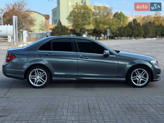 Серый Мерседес Ц-Класс, объемом двигателя 1.8 л и пробегом 207 тыс. км за 10399 $, фото 3 на Automoto.ua