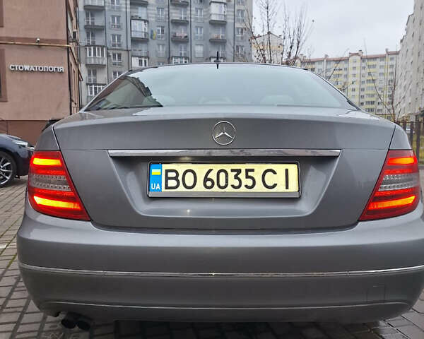 Серый Мерседес Ц-Класс, объемом двигателя 2.15 л и пробегом 243 тыс. км за 10900 $, фото 6 на Automoto.ua