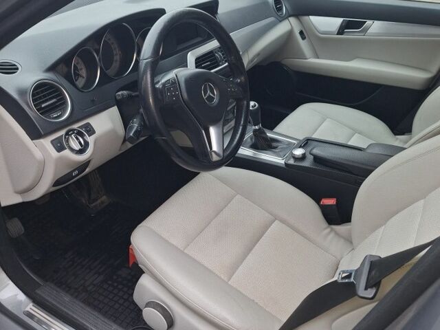 Серый Мерседес Ц-Класс, объемом двигателя 2.1 л и пробегом 245 тыс. км за 10500 $, фото 8 на Automoto.ua