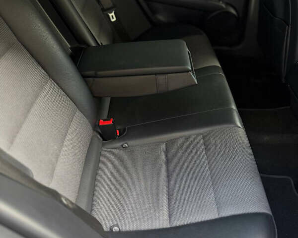 Серый Мерседес Ц-Класс, объемом двигателя 1.8 л и пробегом 207 тыс. км за 10399 $, фото 19 на Automoto.ua