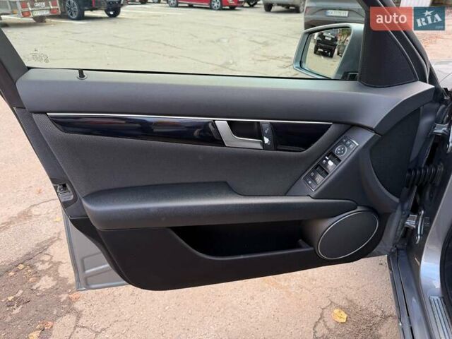 Серый Мерседес Ц-Класс, объемом двигателя 1.8 л и пробегом 165 тыс. км за 11500 $, фото 18 на Automoto.ua