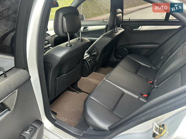 Серый Мерседес Ц-Класс, объемом двигателя 1.8 л и пробегом 236 тыс. км за 11500 $, фото 21 на Automoto.ua