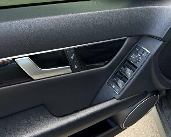 Серый Мерседес Ц-Класс, объемом двигателя 1.8 л и пробегом 207 тыс. км за 10399 $, фото 29 на Automoto.ua