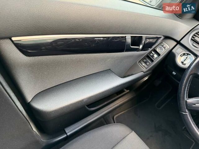 Серый Мерседес Ц-Класс, объемом двигателя 1.8 л и пробегом 165 тыс. км за 11500 $, фото 14 на Automoto.ua