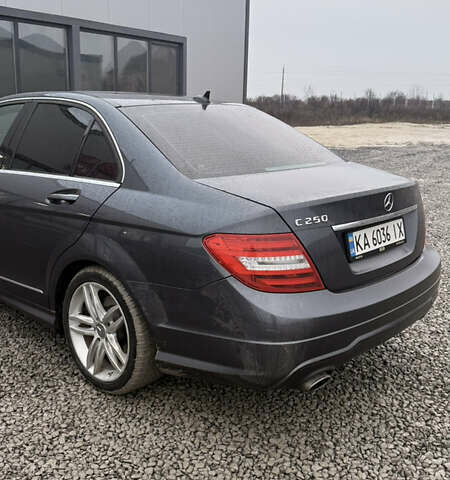 Серый Мерседес Ц-Класс, объемом двигателя 1.8 л и пробегом 190 тыс. км за 10500 $, фото 2 на Automoto.ua