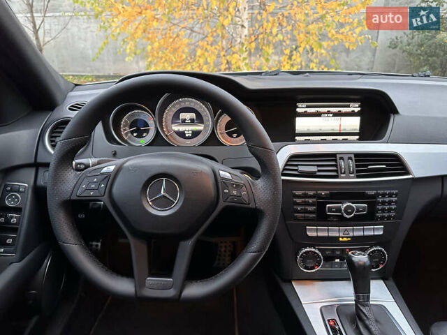 Серый Мерседес Ц-Класс, объемом двигателя 1.8 л и пробегом 135 тыс. км за 12000 $, фото 7 на Automoto.ua