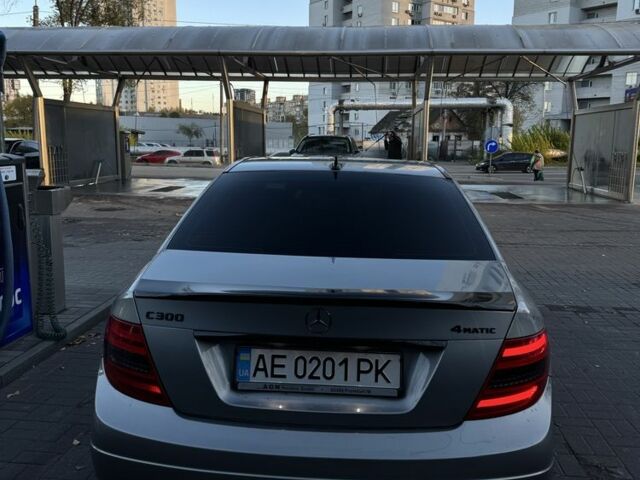 Сірий Мерседес Ц-Клас, об'ємом двигуна 3 л та пробігом 195 тис. км за 12000 $, фото 4 на Automoto.ua