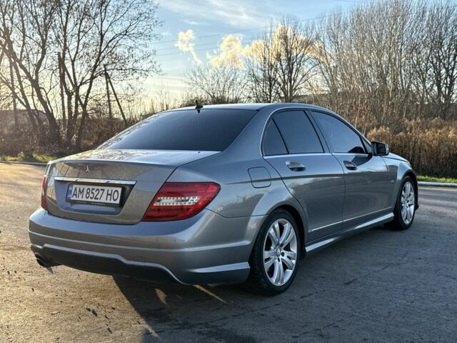 Серый Мерседес Ц-Класс, объемом двигателя 2.1 л и пробегом 259 тыс. км за 12200 $, фото 3 на Automoto.ua