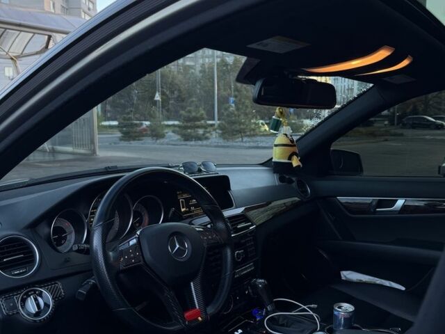 Сірий Мерседес Ц-Клас, об'ємом двигуна 3 л та пробігом 195 тис. км за 12000 $, фото 6 на Automoto.ua